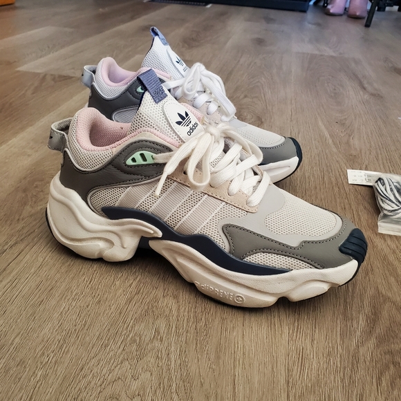 Adidas Magmur Runner AdiPRENE + Women's Size 6/37.5 - Picture 1 of 10